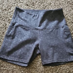 Legend Dark Gray Cheetah Print Women's Shorts Size Medium